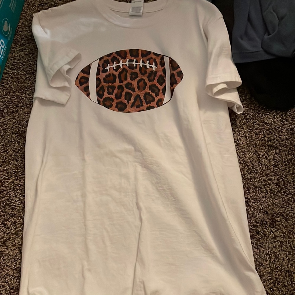 chettah football tee